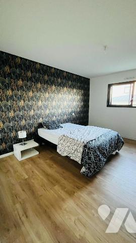 Maison contemporaine de 2022 - 6 pièces, 5 chambres - Vitré (35500)

Située à Vitré, cette ma...