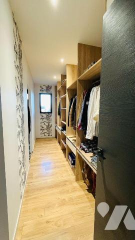 Maison contemporaine de 2022 - 6 pièces, 5 chambres - Vitré (35500)

Située à Vitré, cette ma...