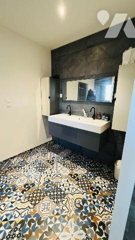 Maison contemporaine de 2022 - 6 pièces, 5 chambres - Vitré (35500)

Située à Vitré, cette ma...