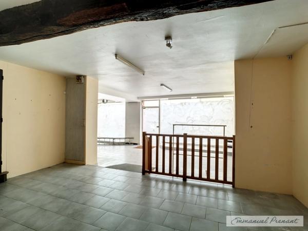 Dpt Sarthe (72), à vendre BESSE SUR BRAYE Local commercial ou habitation