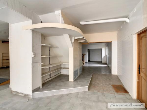 Dpt Sarthe (72), à vendre BESSE SUR BRAYE Local commercial ou habitation