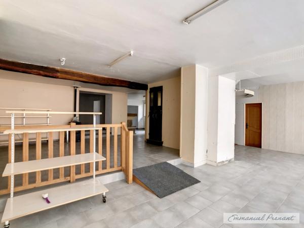 Dpt Sarthe (72), à vendre BESSE SUR BRAYE Local commercial ou habitation