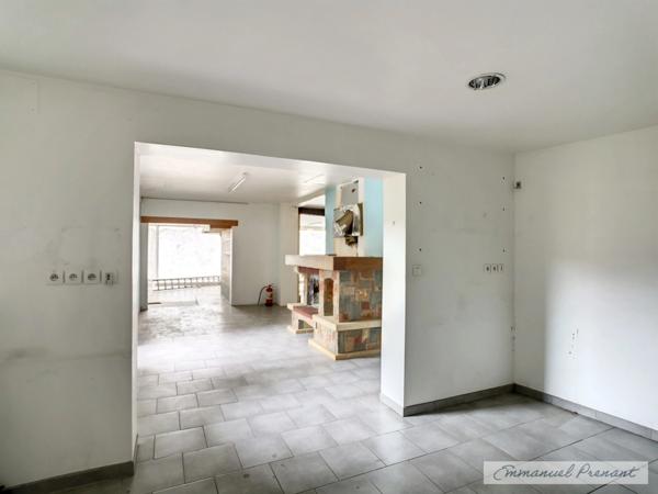 Dpt Sarthe (72), à vendre BESSE SUR BRAYE Local commercial ou habitation