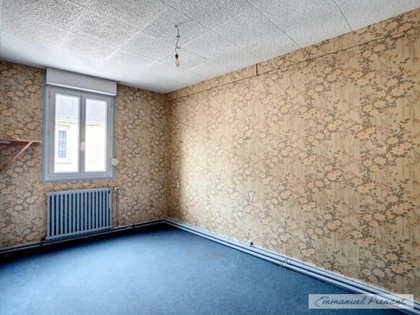 Dpt Sarthe (72), à vendre BESSE SUR BRAYE Local commercial ou habitation