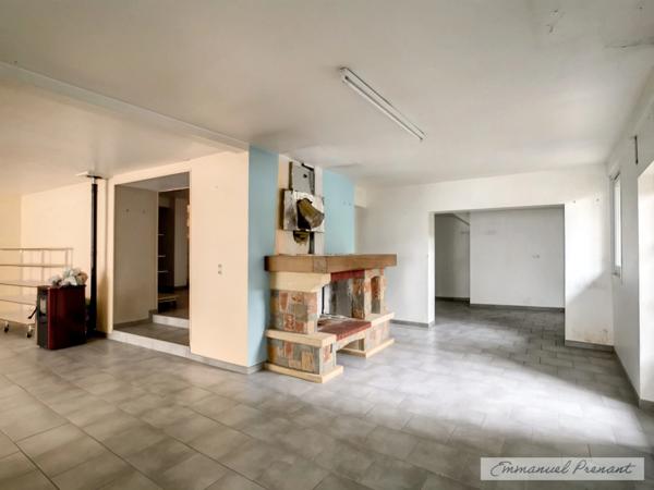 Dpt Sarthe (72), à vendre BESSE SUR BRAYE Local commercial ou habitation