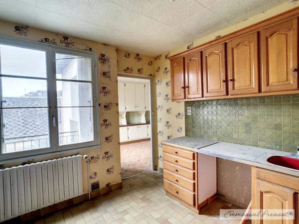 Dpt Sarthe (72), à vendre BESSE SUR BRAYE Local commercial ou habitation