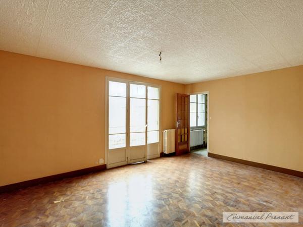 Dpt Sarthe (72), à vendre BESSE SUR BRAYE Local commercial ou habitation