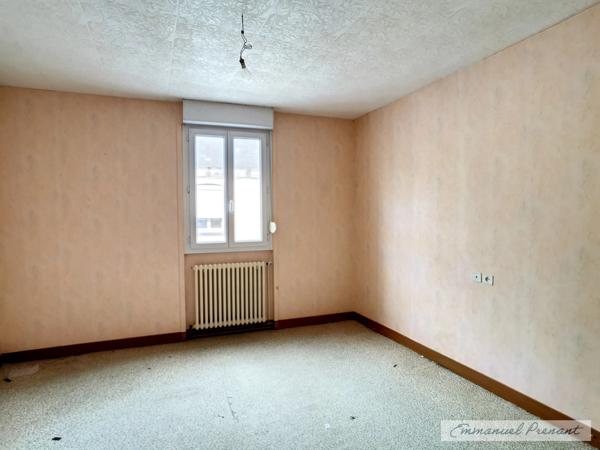 Dpt Sarthe (72), à vendre BESSE SUR BRAYE Local commercial ou habitation