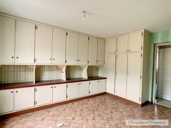 Dpt Sarthe (72), à vendre BESSE SUR BRAYE Local commercial ou habitation