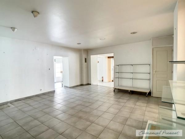 Dpt Sarthe (72), à vendre BESSE SUR BRAYE Local commercial ou habitation