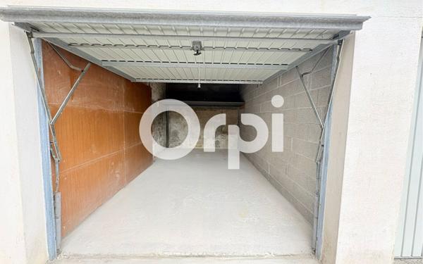 Stationnement à louer    15 m2 Surgères