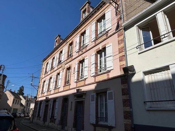 Location                                                      Appartement
                        
                     3 pièces                      70 m2                     à Chartres