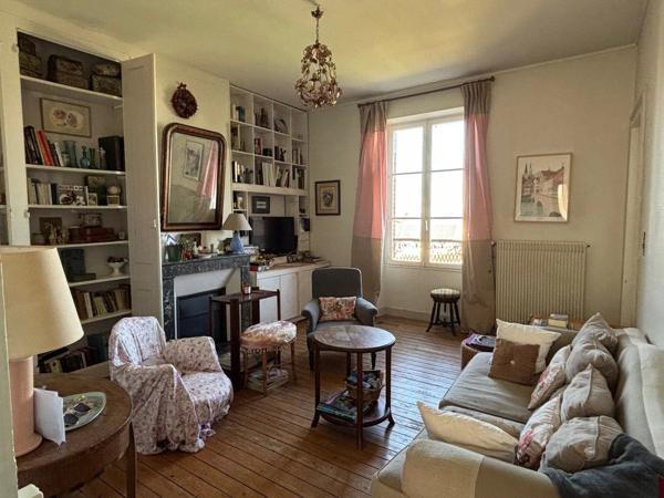 Location                                                      Appartement
                        
                     3 pièces                      70 m2                     à Chartres
