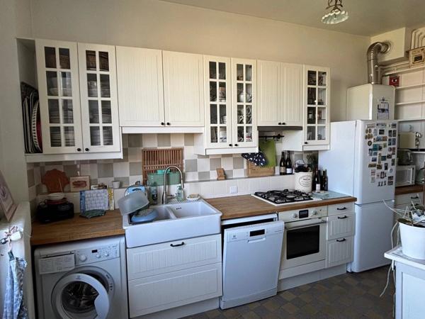 Location                                                      Appartement
                        
                     3 pièces                      70 m2                     à Chartres