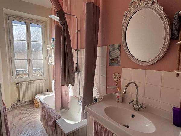Location                                                      Appartement
                        
                     3 pièces                      70 m2                     à Chartres