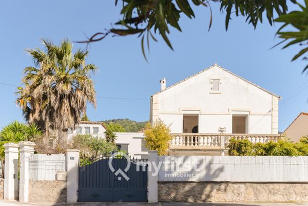 Toulon (83100) Charme des années 20, ambiance voyage… et un potentiel à révéler en plein cœur de Toulon