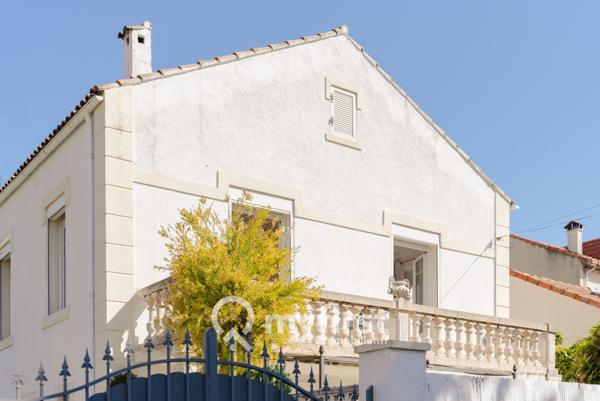 Toulon (83100) Charme des années 20, ambiance voyage… et un potentiel à révéler en plein cœur de Toulon