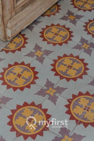 Toulon (83100) Charme des années 20, ambiance voyage… et un potentiel à révéler en plein cœur de Toulon