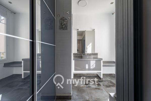 Toulon (83100) Charme des années 20, ambiance voyage… et un potentiel à révéler en plein cœur de Toulon