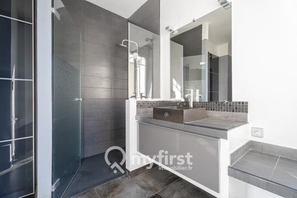 Toulon (83100) Charme des années 20, ambiance voyage… et un potentiel à révéler en plein cœur de Toulon