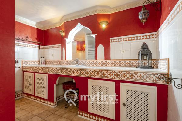 Toulon (83100) Charme des années 20, ambiance voyage… et un potentiel à révéler en plein cœur de Toulon