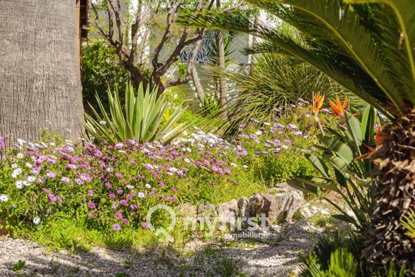 Toulon (83100) Charme des années 20, ambiance voyage… et un potentiel à révéler en plein cœur de Toulon