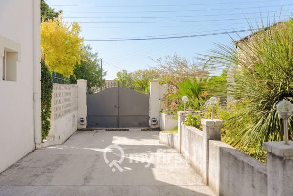 Toulon (83100) Charme des années 20, ambiance voyage… et un potentiel à révéler en plein cœur de Toulon