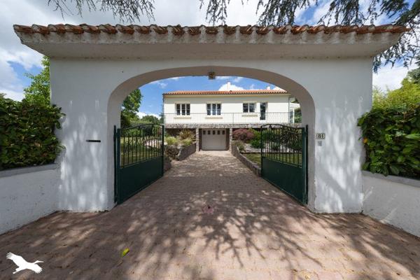 Maison à vendre 227 900 € Les Clouzeaux 4 p 86 m² DPE E