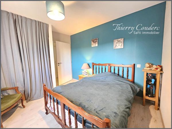 Jolie maison récente avec sous-sol complet.