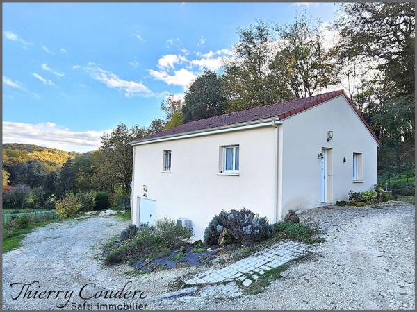 Jolie maison récente avec sous-sol complet.