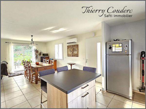 Jolie maison récente avec sous-sol complet.