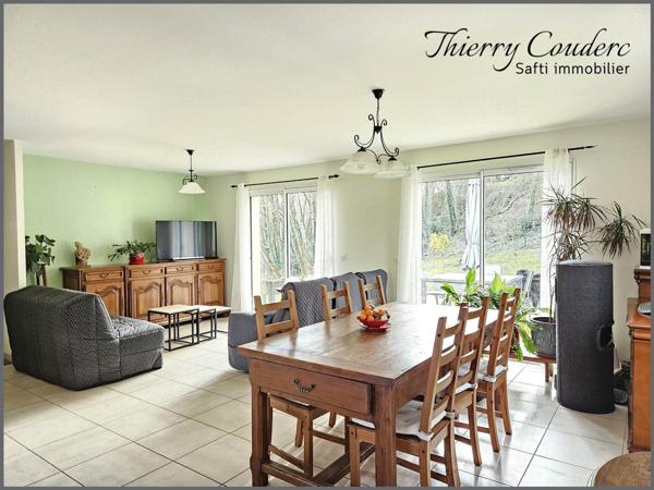 Jolie maison récente avec sous-sol complet.