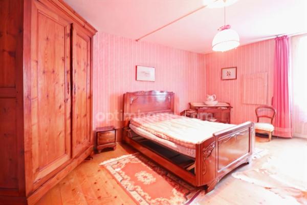 Maison de centre bourg - 116 m² - 6 Pièces - 4 chambres - Garage - Terrasse et Jardin - Terrain Non attenant 455m² - MAGNAC LAVAL