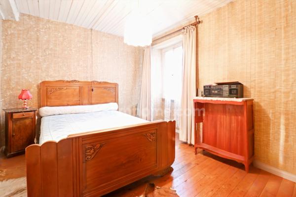 Maison de centre bourg - 116 m² - 6 Pièces - 4 chambres - Garage - Terrasse et Jardin - Terrain Non attenant 455m² - MAGNAC LAVAL