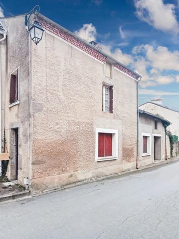Maison de centre bourg - 116 m² - 6 Pièces - 4 chambres - Garage - Terrasse et Jardin - Terrain Non attenant 455m² - MAGNAC LAVAL