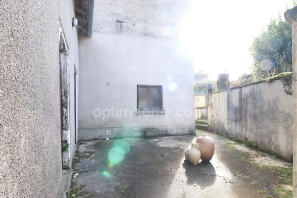 Maison de centre bourg - 116 m² - 6 Pièces - 4 chambres - Garage - Terrasse et Jardin - Terrain Non attenant 455m² - MAGNAC LAVAL