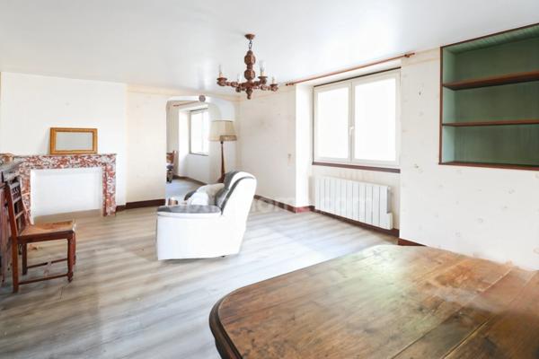 Maison de centre bourg - 116 m² - 6 Pièces - 4 chambres - Garage - Terrasse et Jardin - Terrain Non attenant 455m² - MAGNAC LAVAL