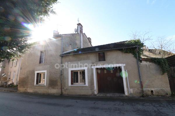 Maison de centre bourg - 116 m² - 6 Pièces - 4 chambres - Garage - Terrasse et Jardin - Terrain Non attenant 455m² - MAGNAC LAVAL