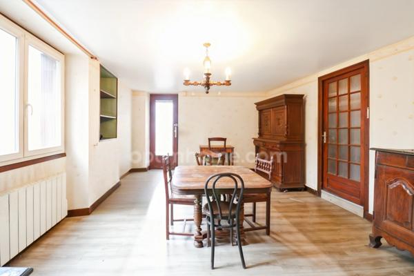 Maison de centre bourg - 116 m² - 6 Pièces - 4 chambres - Garage - Terrasse et Jardin - Terrain Non attenant 455m² - MAGNAC LAVAL