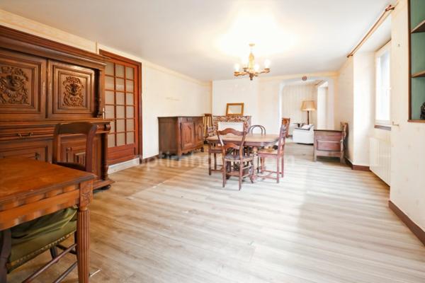 Maison de centre bourg - 116 m² - 6 Pièces - 4 chambres - Garage - Terrasse et Jardin - Terrain Non attenant 455m² - MAGNAC LAVAL