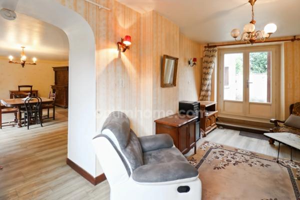 Maison de centre bourg - 116 m² - 6 Pièces - 4 chambres - Garage - Terrasse et Jardin - Terrain Non attenant 455m² - MAGNAC LAVAL