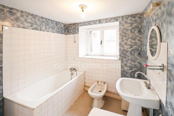 Maison de centre bourg - 116 m² - 6 Pièces - 4 chambres - Garage - Terrasse et Jardin - Terrain Non attenant 455m² - MAGNAC LAVAL