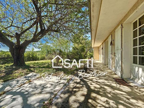 Maison plain-pied avec grand terrain, dépendances et DPE performant (classe C)