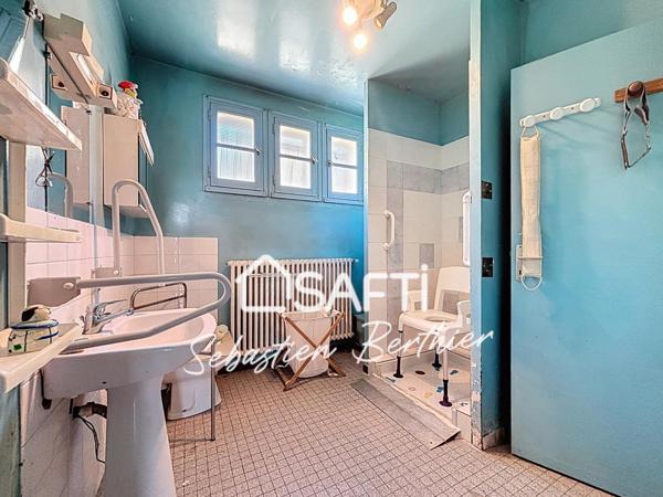 Maison plain-pied avec grand terrain, dépendances et DPE performant (classe C)