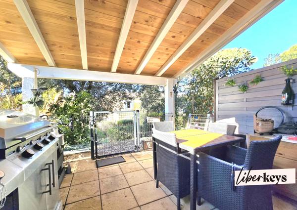 T2 en duplex avec terrasse couverte et place de stationnement