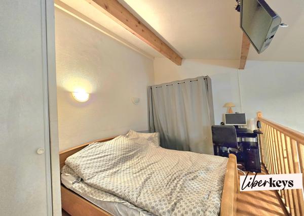 T2 en duplex avec terrasse couverte et place de stationnement