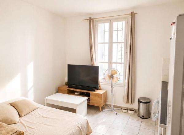 Studio Vendu loué à Montbazin 24 m2 +  1 Place de parking