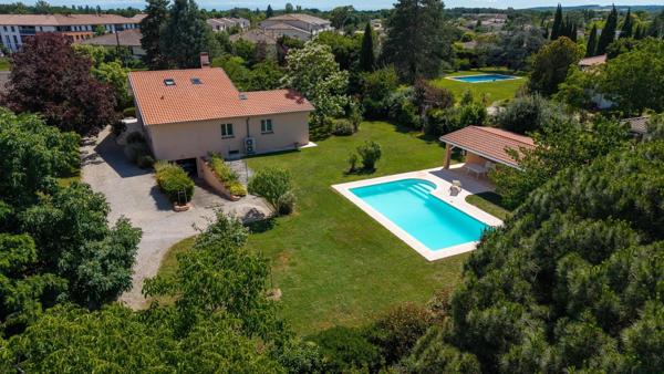 Maison avec dépendance et piscine