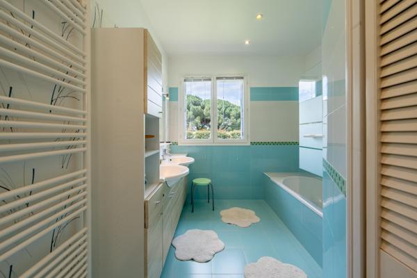 Maison avec dépendance et piscine