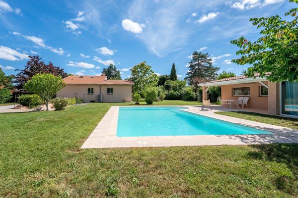 Maison avec dépendance et piscine